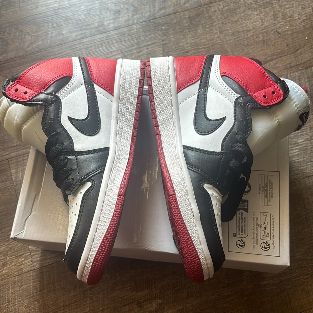 Jordan 1 Mid Women 5.5/ Red, Black, White - Picture 3 of 3